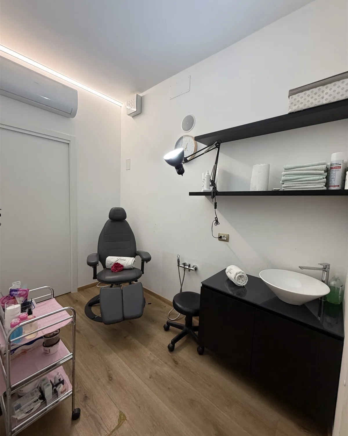 Postazione pedicure del centro Jêtre con poltrona reclinabile