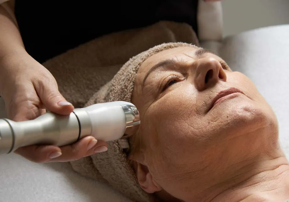 Trattamento viso anti age con radiofrequenza